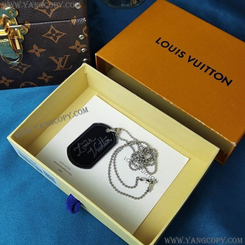 ルイヴィトン 偽物 ペンダントシグネチャーLV ネックレス M00321