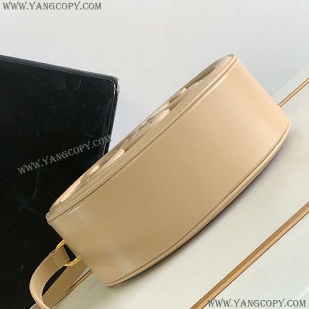 セリーヌ コピー OVAL SHOULDER CLUTCH トリオンフ Cef35437