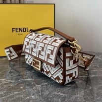 フェンディ 偽物 バゲット FFキャンバス feg57763