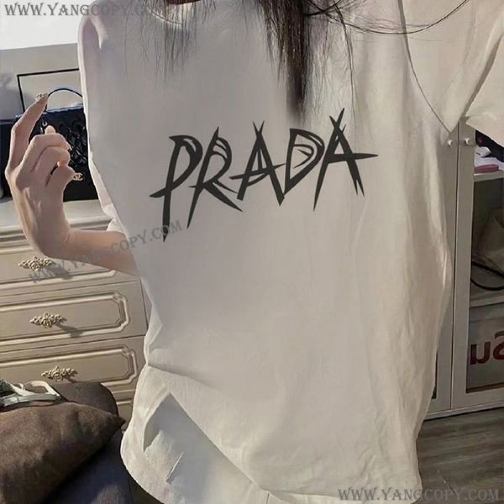 プラダ 偽物 ロゴ Tシャツ ホワイトお洒落に♪ pun05846