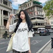 プラダ 偽物 ロゴ Tシャツ ホワイトお洒落に♪ pun05846