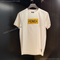 フェンディ 偽物 スクエア ロゴ ホワイト Tシャツ fev97580